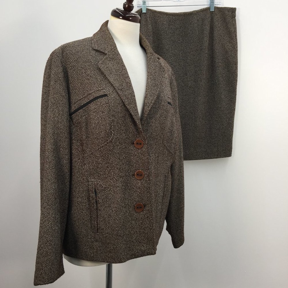 Signature by Larry Levine Brown Knit Skirt Set